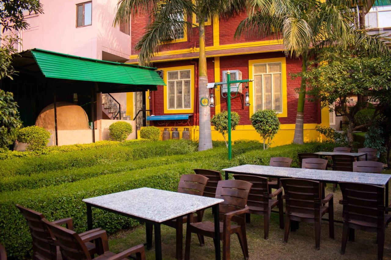 Mvt Guesthouse & Restaurant Rišikéš Exteriér fotografie